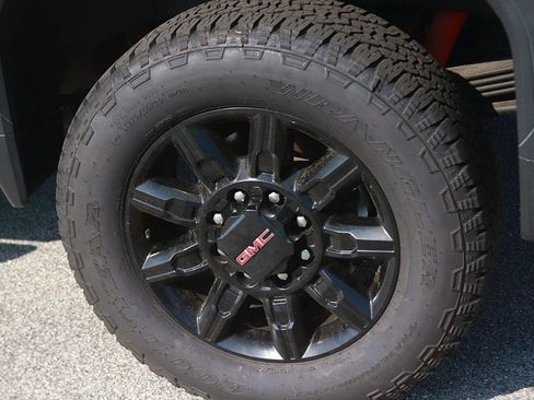 Used 2024 GMC Sierra 2500 AT4 w/ AT4 Premium Plus Package AWD/4WD image 9
