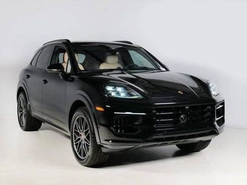 New 2026 Porsche Cayenne GTS AWD/4WD image 7