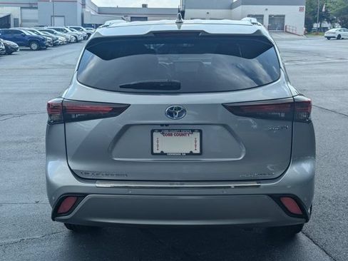 Used 2024 Toyota Highlander Platinum AWD/4WD image 6