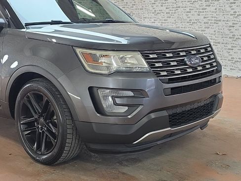 Used 2016 Ford Explorer XLT w/ Equipment Group 202A image 7