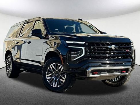 Used 2025 Chevrolet Suburban Z71 AWD/4WD image 2