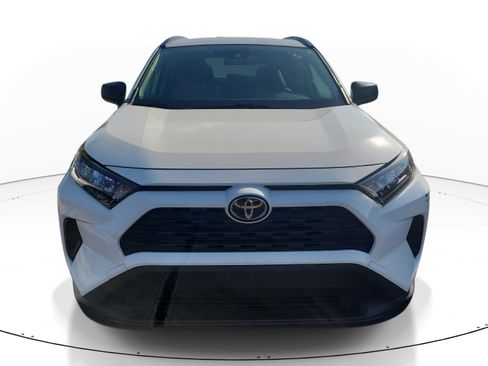 Used 2020 Toyota RAV4 LE FWD image 2