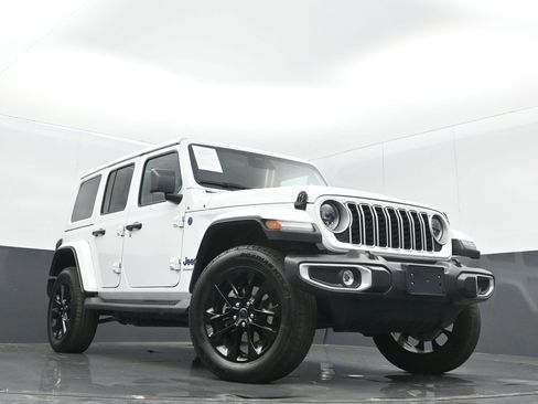 Used 2025 Jeep Wrangler Unlimited Sahara image 28