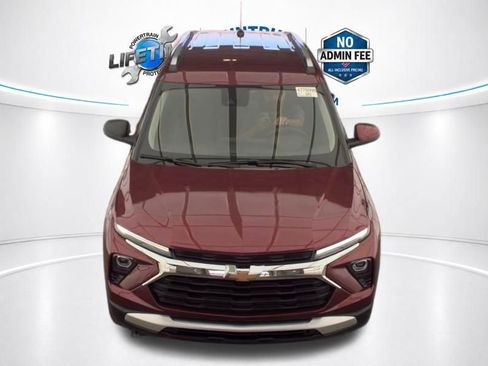 Used 2025 Chevrolet TrailBlazer LT AWD/4WD image 14