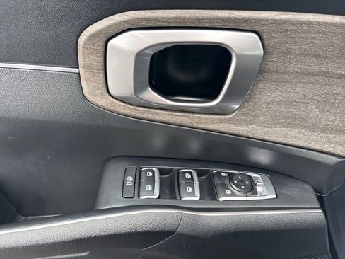 Used 2023 Kia Sorento S image 15
