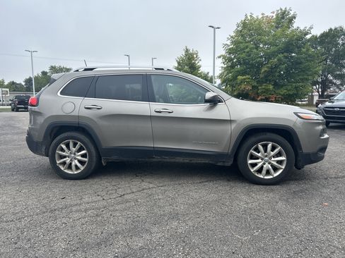 Used 2016 Jeep Cherokee Limited AWD/4WD image 3