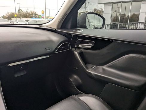 Used 2020 Jaguar F-PACE Premium image 17