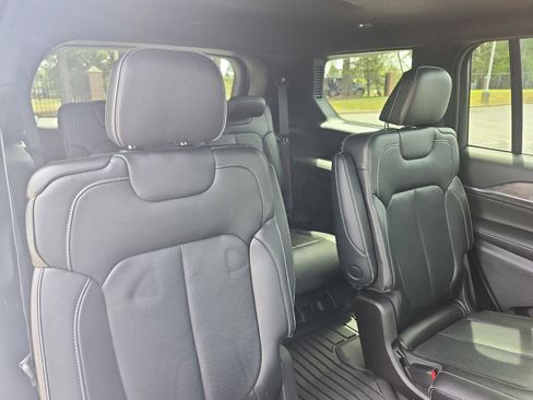 Used 2024 Jeep Grand Cherokee L Overland w/ Rear Seat Video Group I image 10