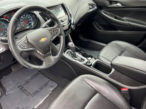 Used 2017 Chevrolet Cruze LT w/ Leather Package image 11
