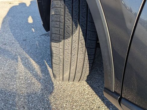 Used 2022 Toyota C-HR XLE image 31