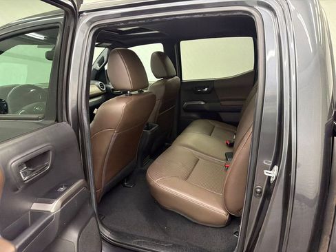 Used 2022 Toyota Tacoma Limited AWD/4WD image 21