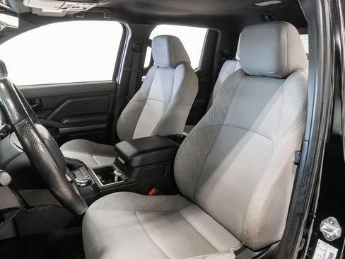 Used 2024 Toyota Tacoma SR5 AWD/4WD image 10