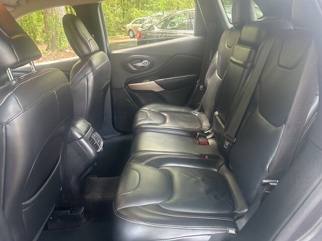 Used 2018 Jeep Cherokee Limited FWD image 25