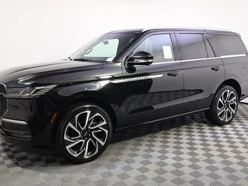 New 2027 Lincoln Navigator Reserve AWD/4WD image 2