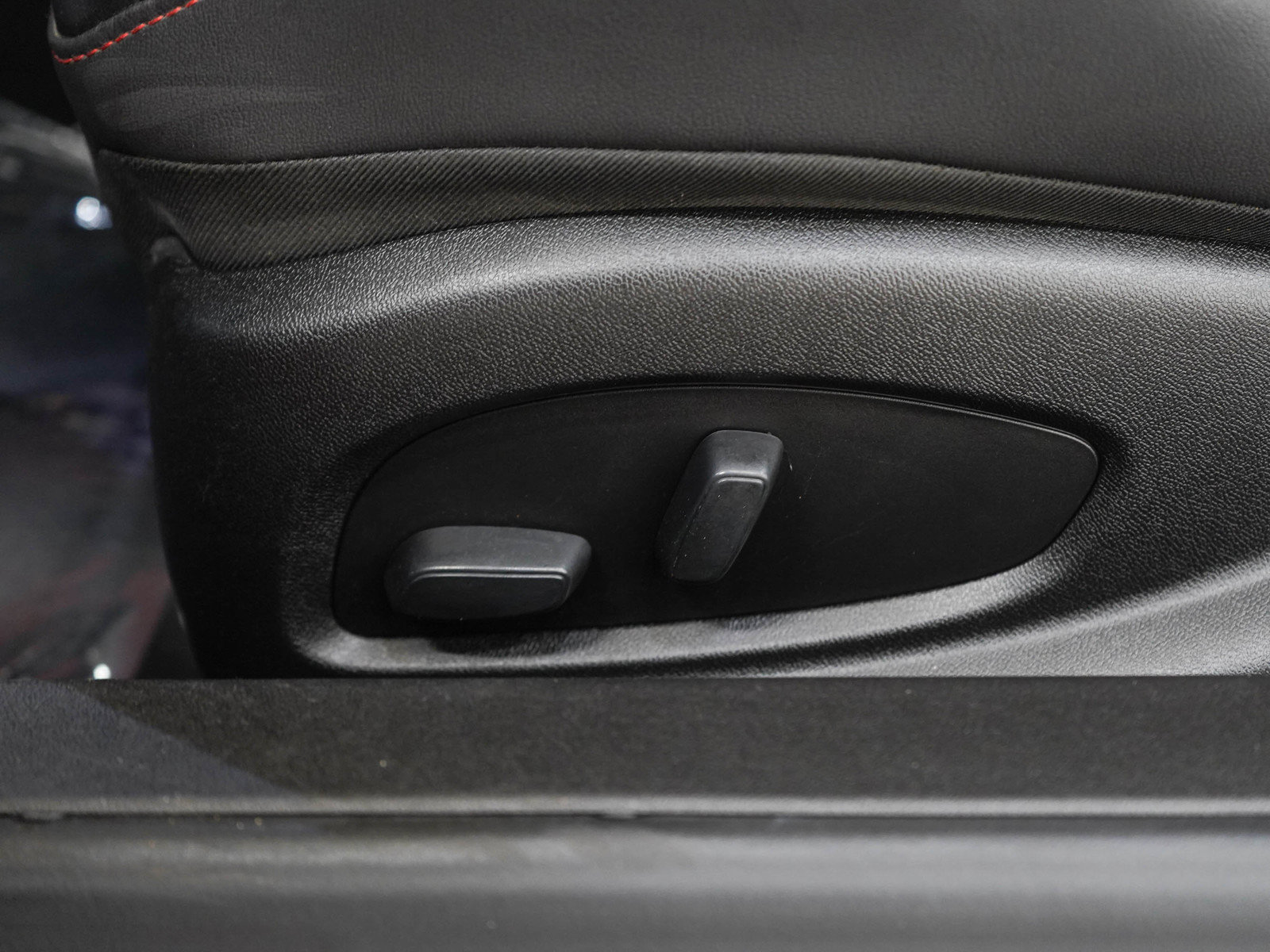 Used 2020 Chevrolet Camaro ZL1 RWD image 28