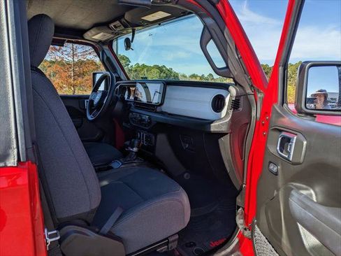 Certified 2025 Jeep Wrangler Sport image 31