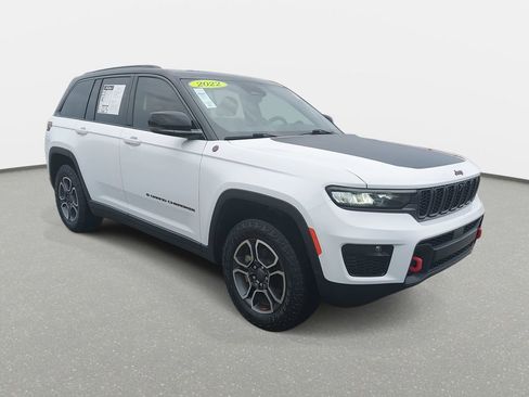 Used 2022 Jeep Grand Cherokee Trailhawk AWD/4WD image 3