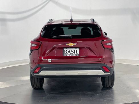 Used 2025 Chevrolet Trax LT FWD image 12