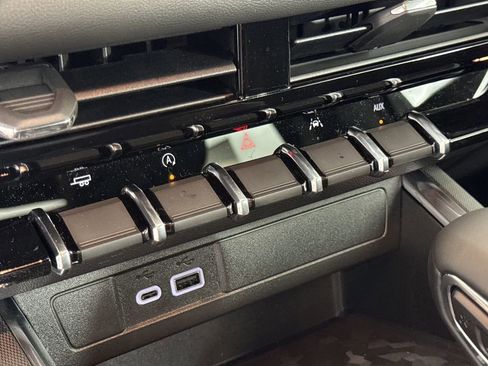 New 2026 GMC Canyon Elevation w/ Convenience Package image 32