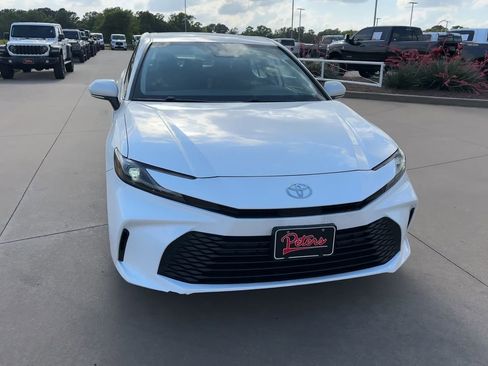 Used 2025 Toyota Camry LE FWD image 4