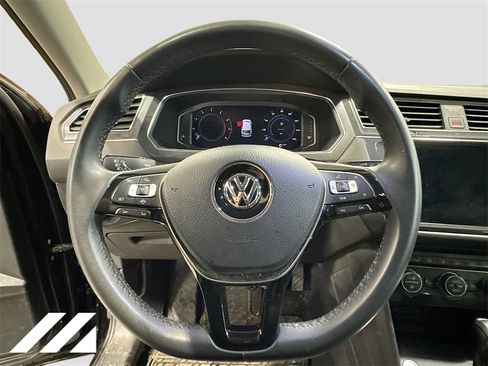 Used 2020 Volkswagen Tiguan SEL w/ Tiguan Two-Row MDO Package image 11