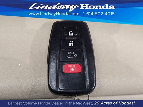 Used 2020 Toyota Highlander XLE image 23