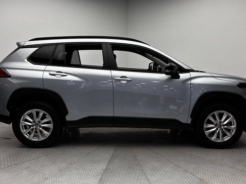 Used 2025 Toyota Corolla Cross LE FWD image 43