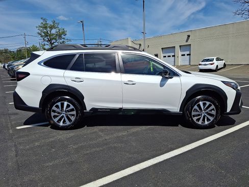 Used 2025 Subaru Outback Premium image 7