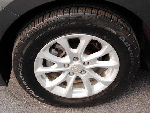 Used 2019 Chevrolet Equinox LT FWD image 12