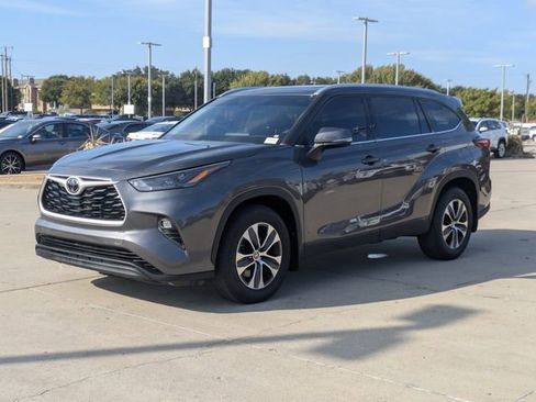 Used 2022 Toyota Highlander XLE image 10