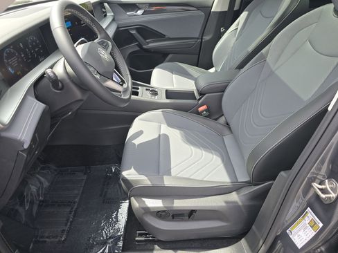 New 2026 Volkswagen Tiguan SE AWD/4WD image 18