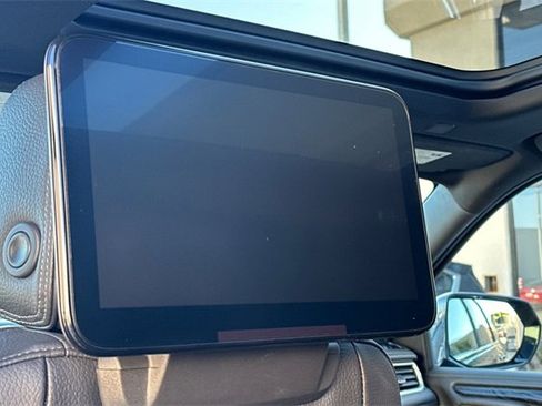 Used 2021 GMC Yukon XL Denali w/ Denali Premium Package image 19