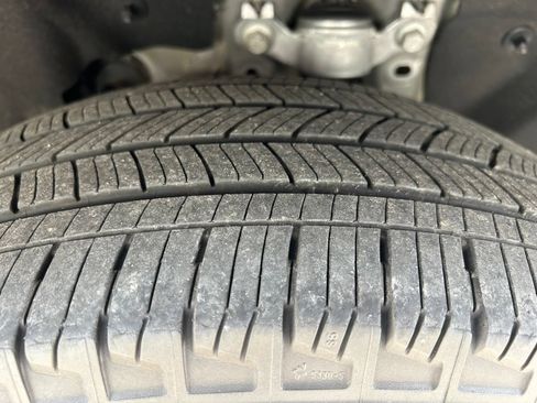 Used 2023 Ford Explorer XLT w/ Equipment Group 202A AWD/4WD image 30