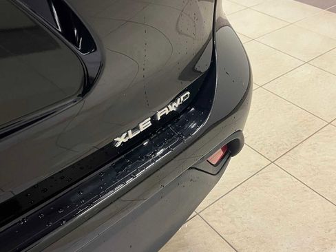 Certified 2023 Toyota Highlander XLE image 6