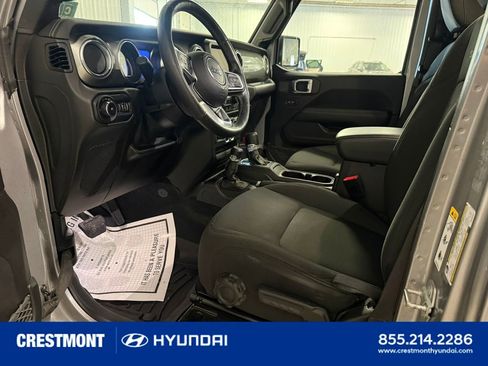 Used 2019 Jeep Wrangler Unlimited Sahara w/ Cold Weather Group AWD/4WD image 19