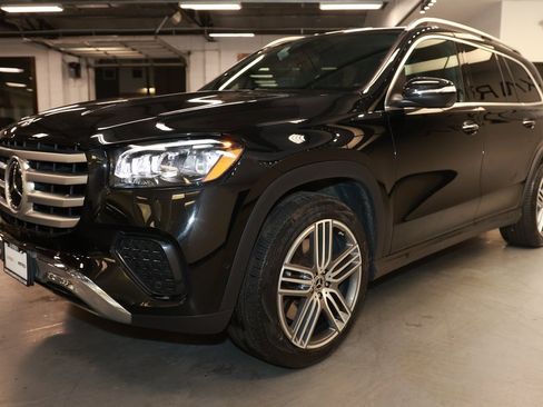 Used 2024 Mercedes-Benz GLS 450 4MATIC image 3