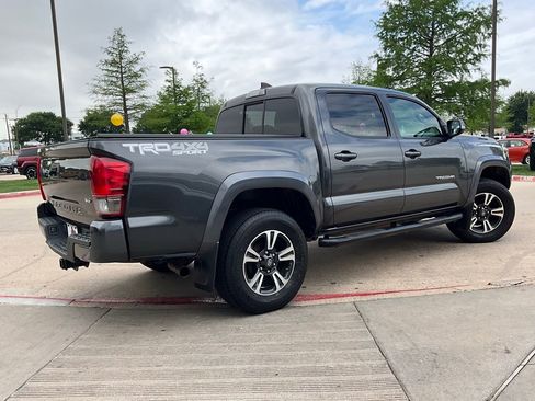 Used 2016 Toyota Tacoma TRD Sport image 6