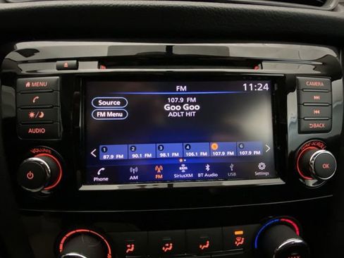 Used 2018 Nissan Rogue S AWD/4WD image 16