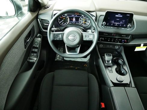 Used 2023 Nissan Rogue S image 15