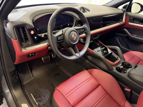 New 2026 Porsche Cayenne S image 4