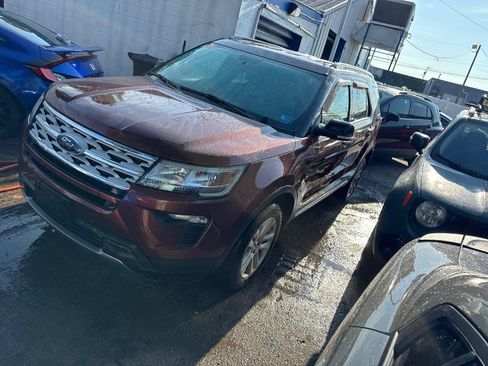 Used 2018 Ford Explorer XLT w/ Equipment Group 202A AWD/4WD image 3