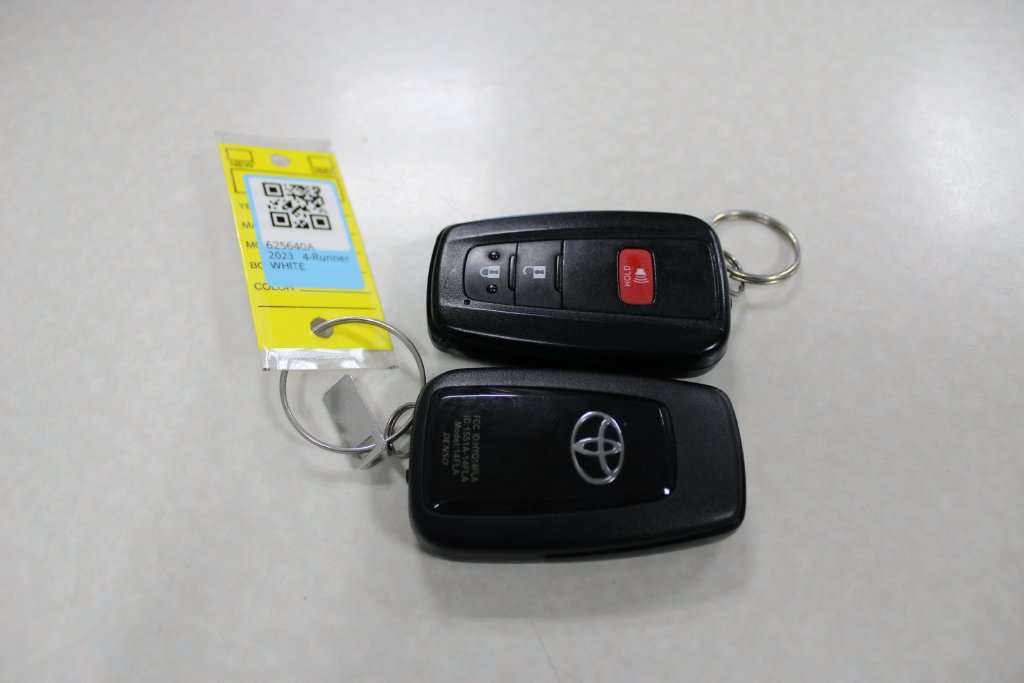 Used 2023 Toyota 4Runner Limited AWD/4WD image 38