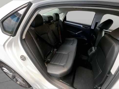 Used 2018 Volkswagen Passat 2.0T R-Line FWD image 18