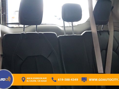 Used 2024 Chrysler Pacifica Touring-L image 15