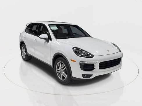 Used 2018 Porsche Cayenne w/ Premium Package image 2