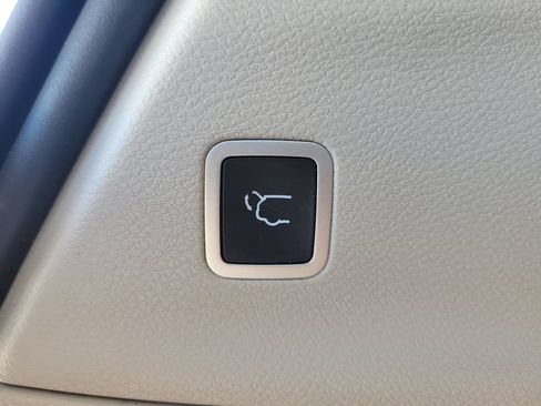 Used 2019 Chrysler Pacifica Touring-L FWD image 8