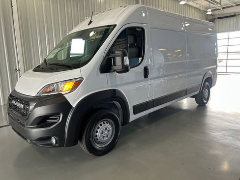 New 2025 RAM ProMaster 2500 w/ Convenience Group image 3