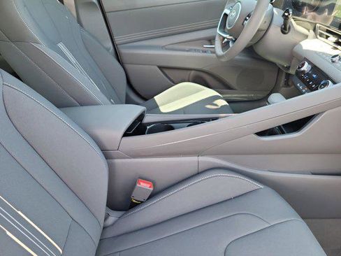 New 2025 Hyundai Elantra SEL image 19