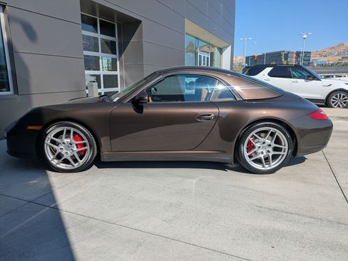 Used 2010 Porsche 911 Carrera 4S image 9