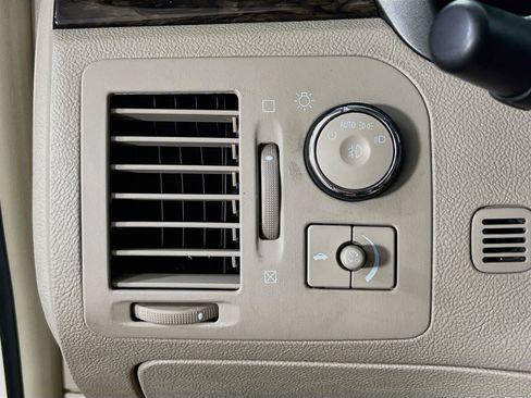 Used 2011 Cadillac DTS Luxury FWD image 10